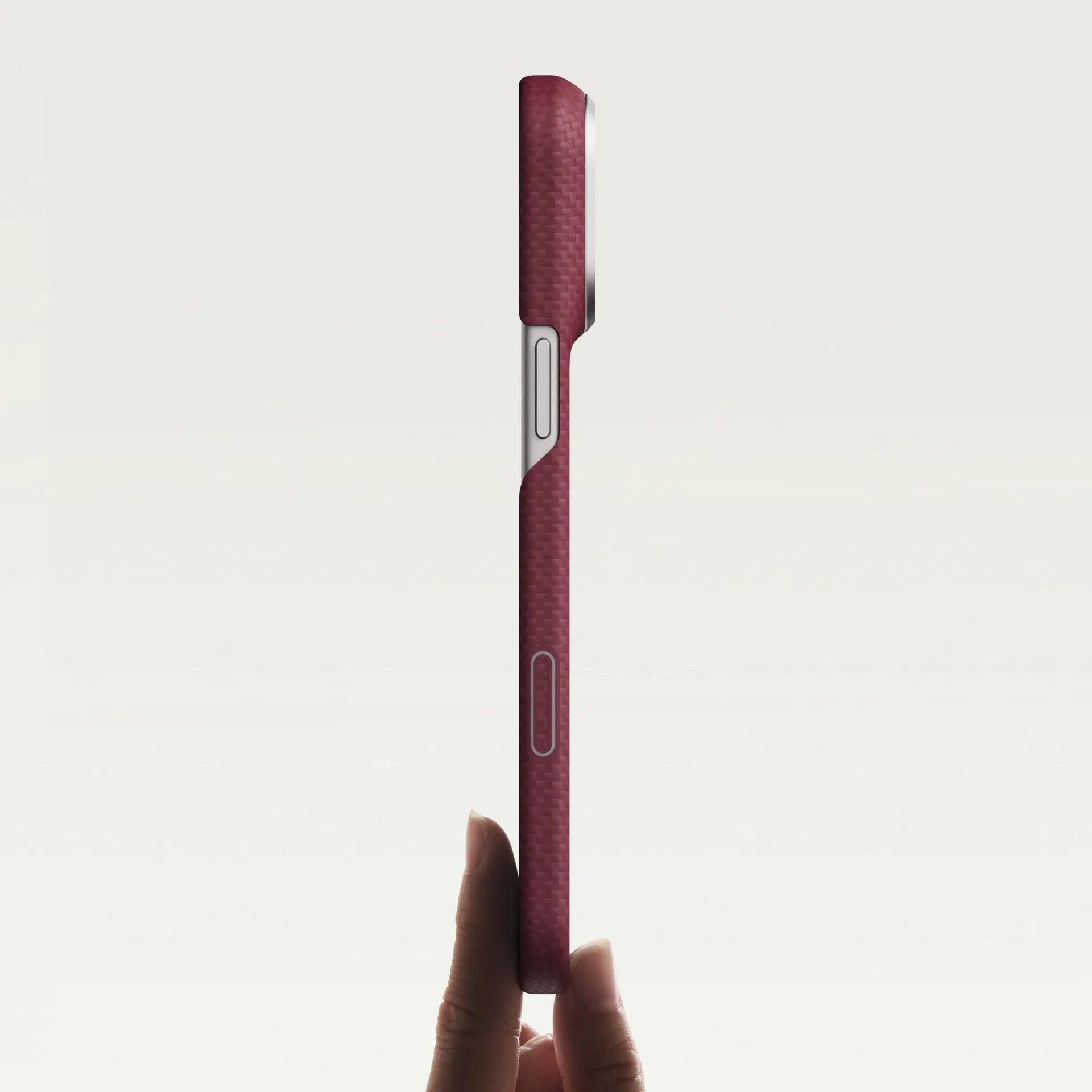Paper Thin & Feather Light – Edge Case iPhone 18 - 1